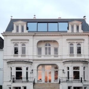 1120 - Hamburger Stadtvilla an der Alster mit 4-teiligem Panorama-Dachschiebefenster