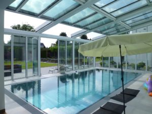 Wellness in the swimming pool conservatory with opening roof 2