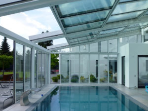 Winter garden with OpenAir sliding roof in Cologne (object 1166). Spacious swimming pool conservatory. The roof can be opened by a 4-part OpenAir sliding roof.